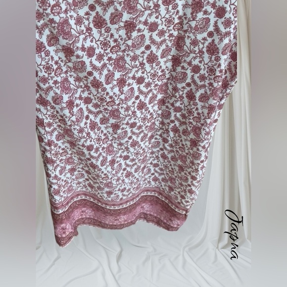 Japna Pink Jumpsuit with Fitted Silhouette - Picture 6 of 13